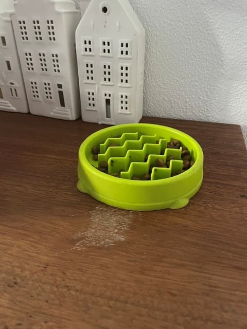Groen anti-schrokvoerbakje van Pop
